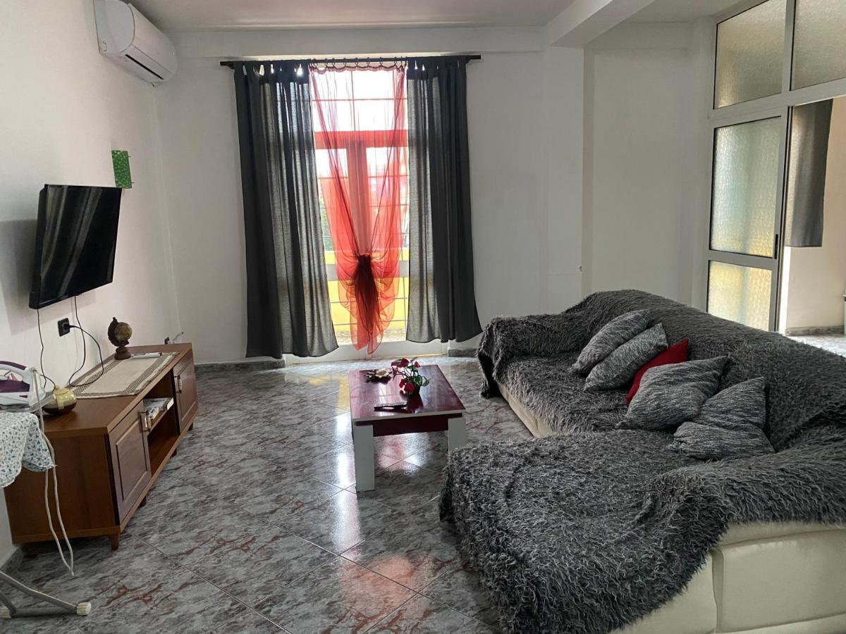 Tirana Apartment *
